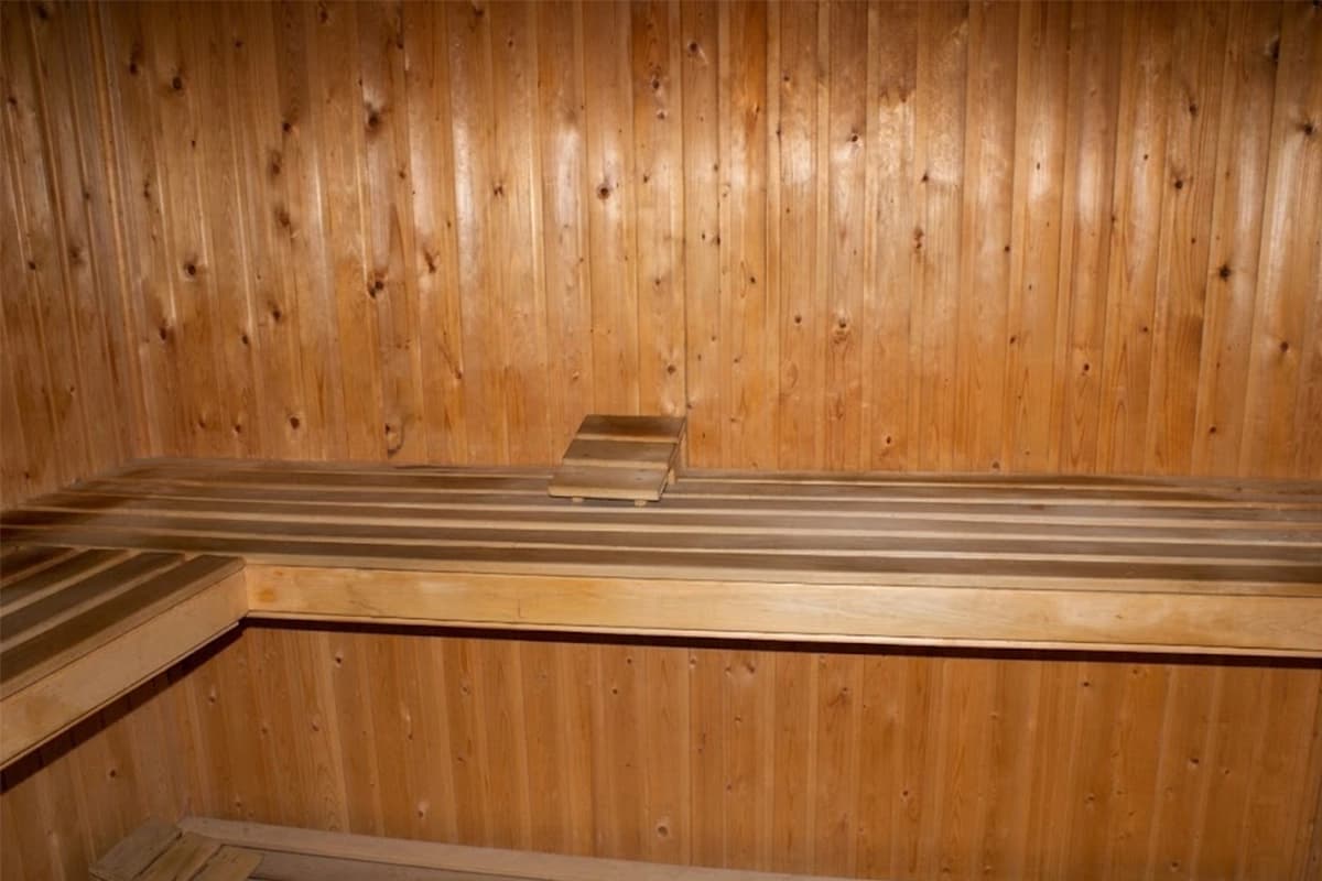 Sauna & Jacuzzi